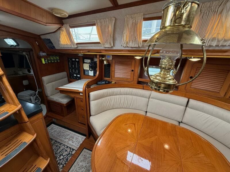 1996 Hylas 46 - Salon