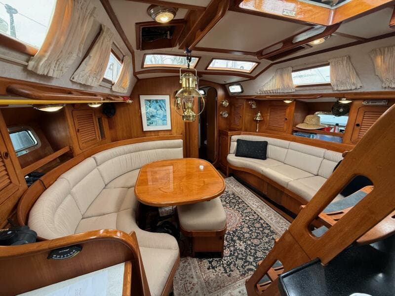 1996 Hylas 46 - Salon