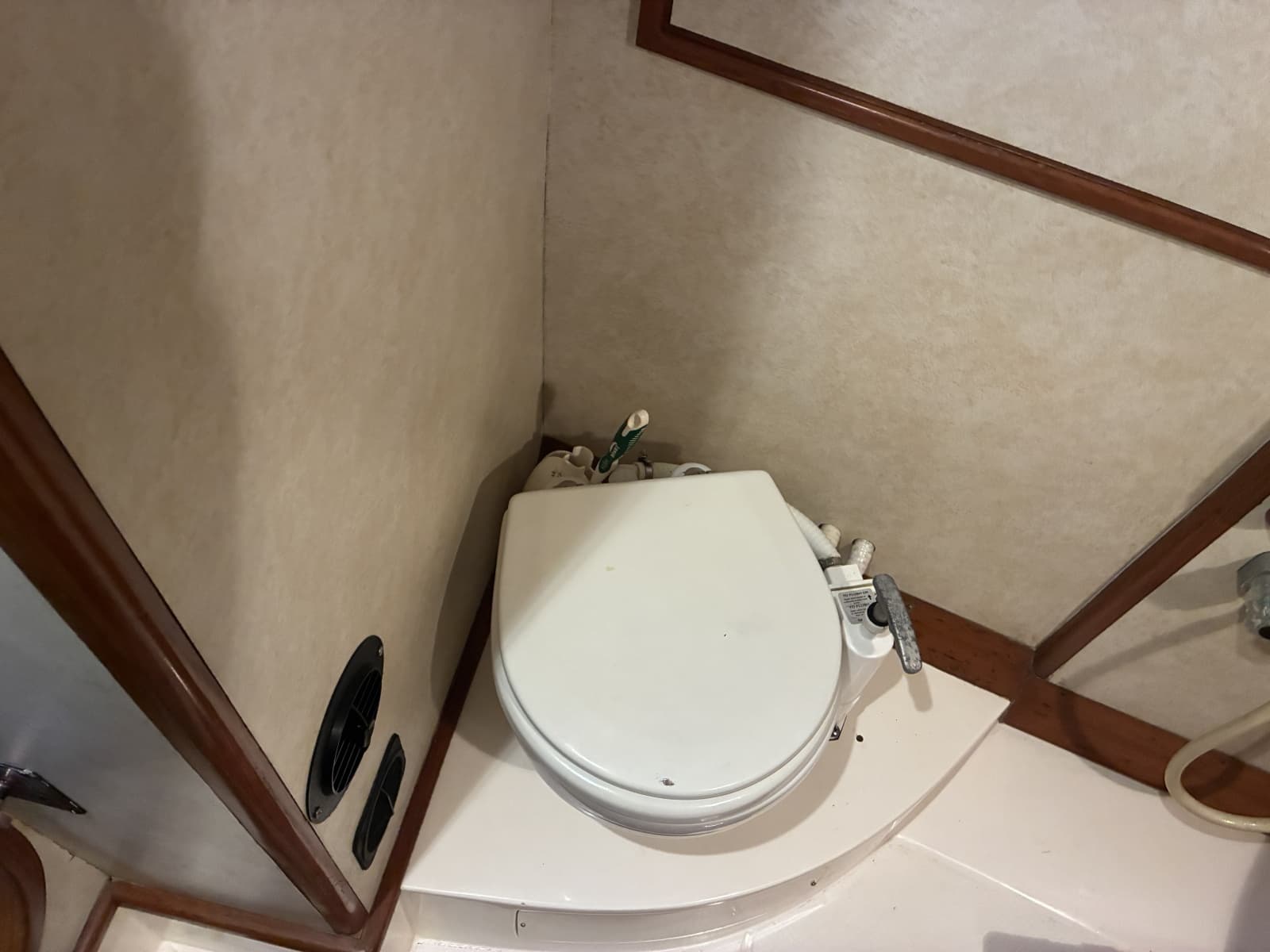 1996 Hylas 46 - Guest Head