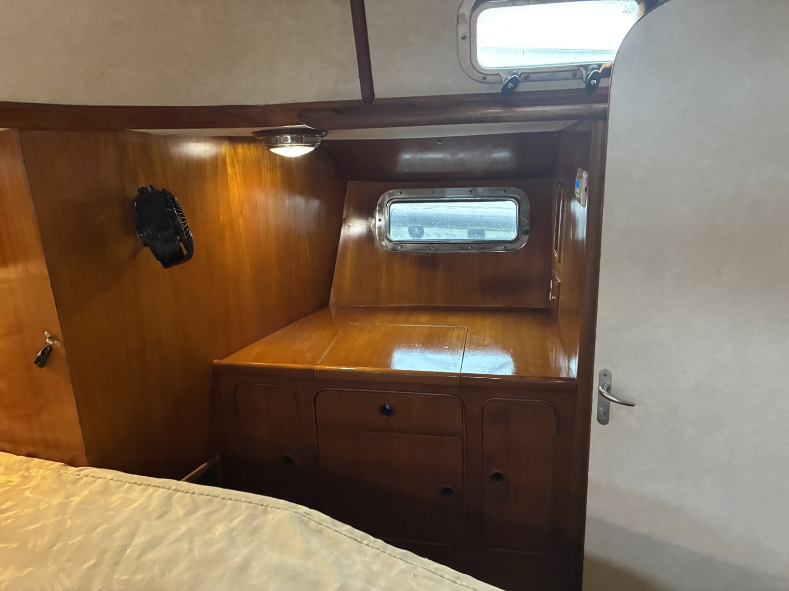 1996 Hylas 46 - Master Cabin