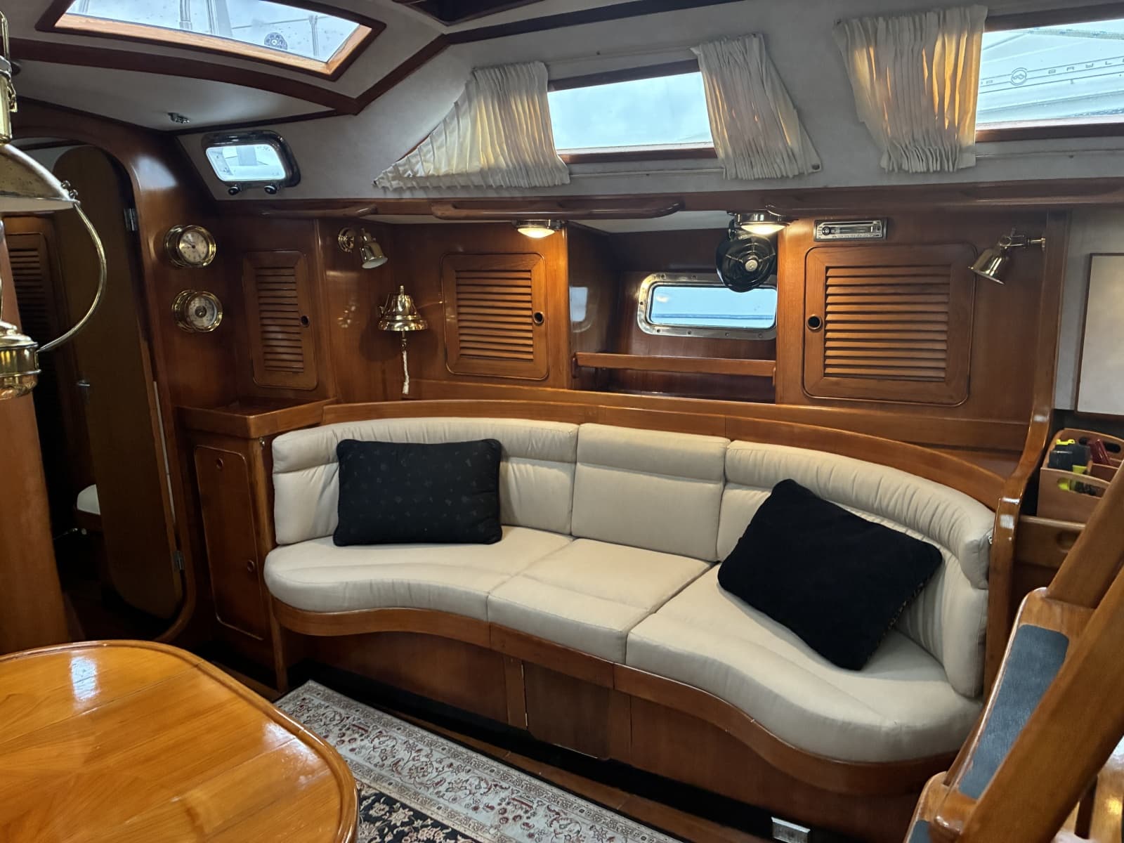 1996 Hylas 46 - settee