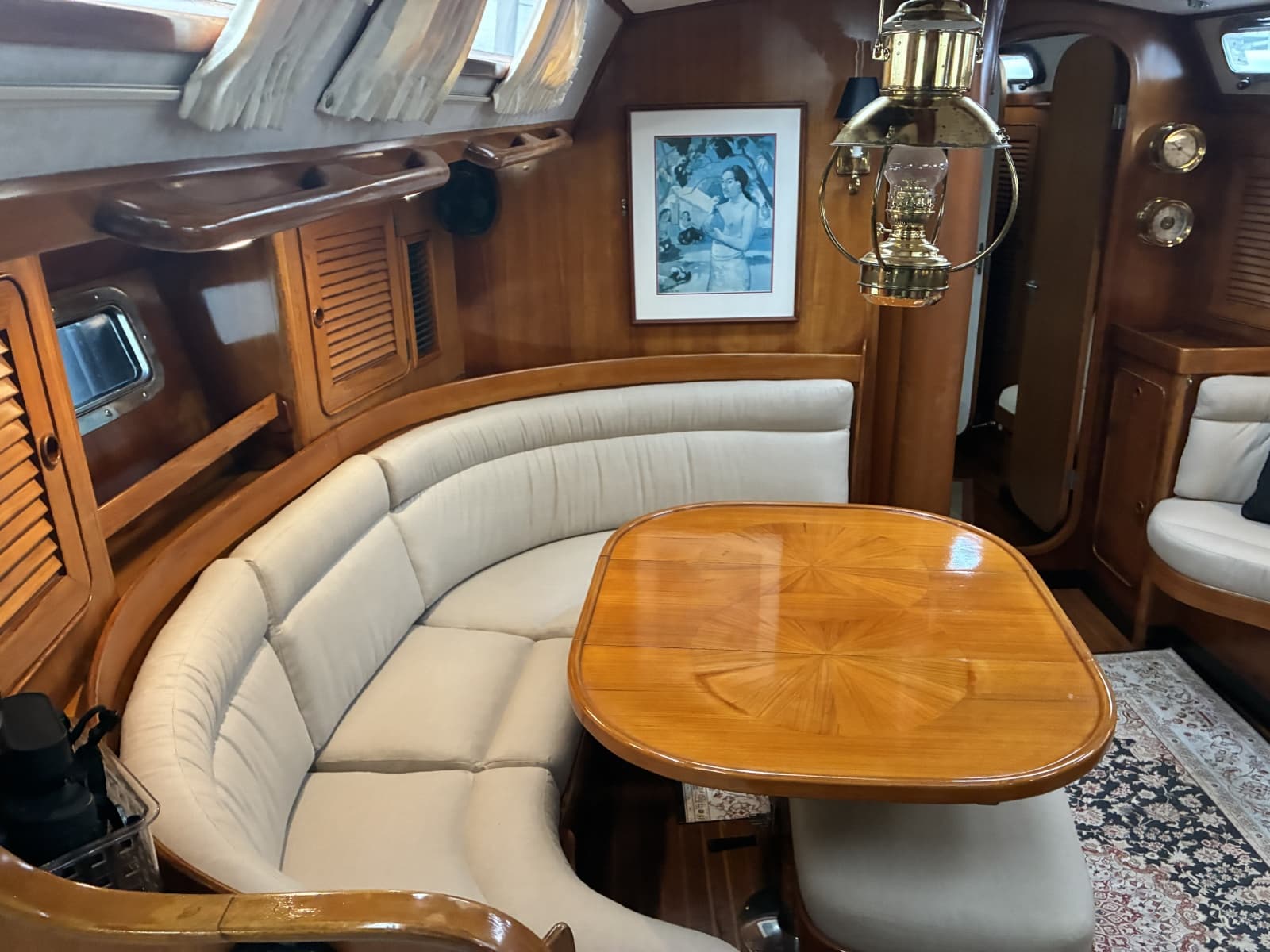 1996 Hylas 46 - Dinette