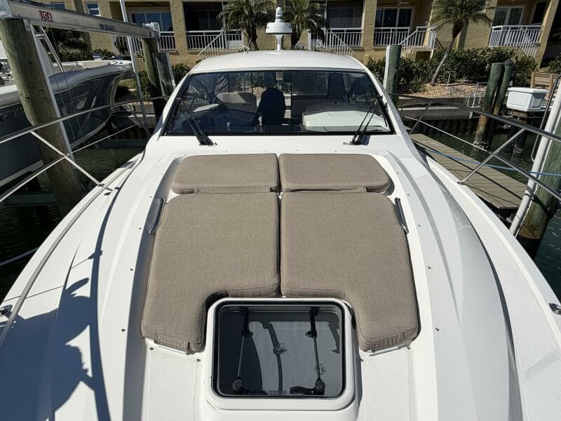 2014 Pursuit F350 - Foredeck