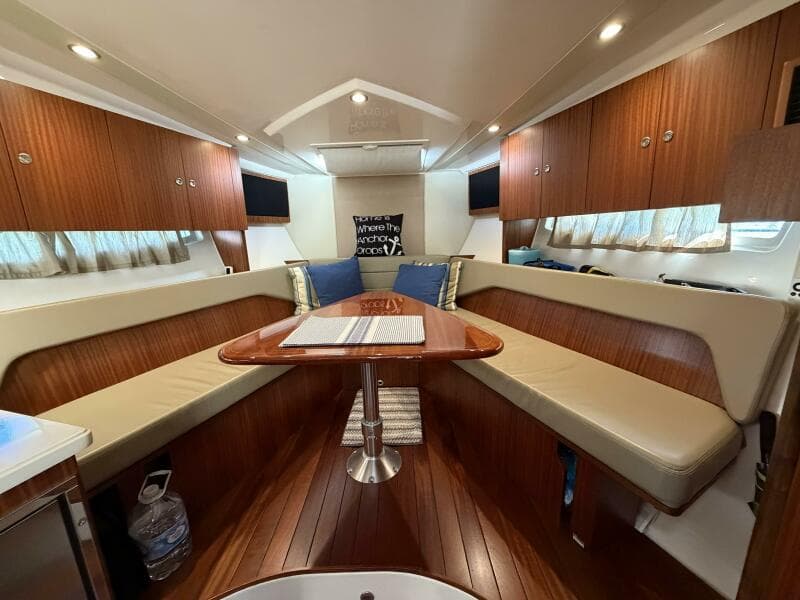 2014 Pursuit F350 - Salon