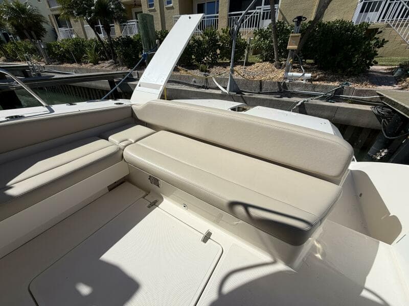 2014 Pursuit F350 - Stern