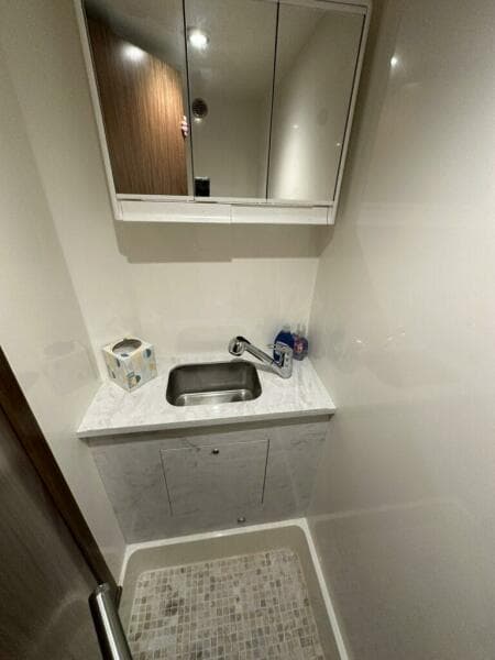 Outer Reef 62 SOUTH  PAWS - Crew Head