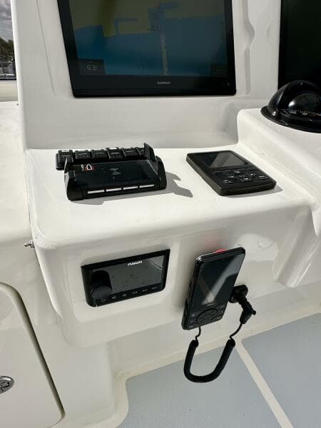 Outer Reef 62 SOUTH  PAWS - Flybridge Helm