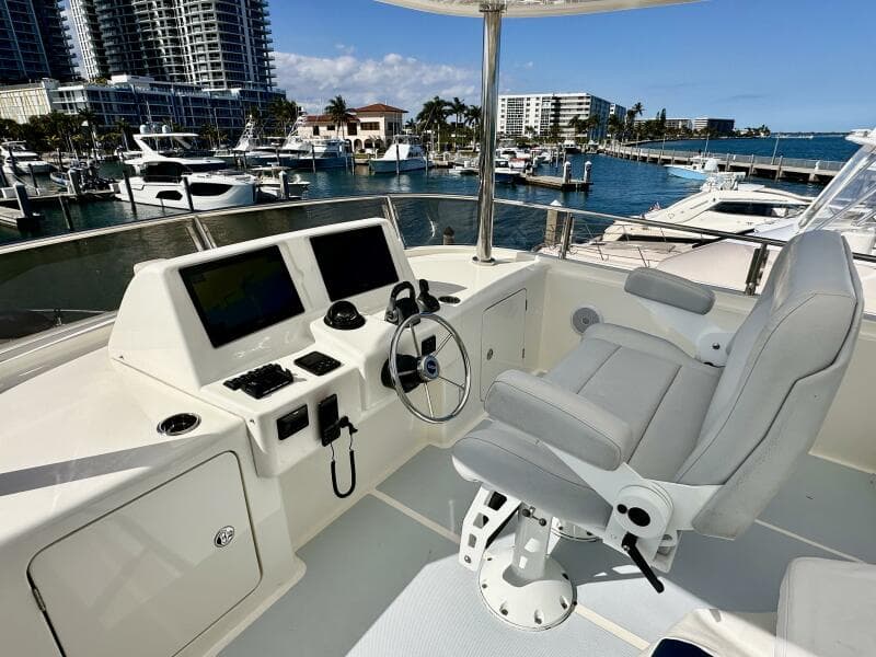 Outer Reef 62 SOUTH  PAWS - Flybridge Helm