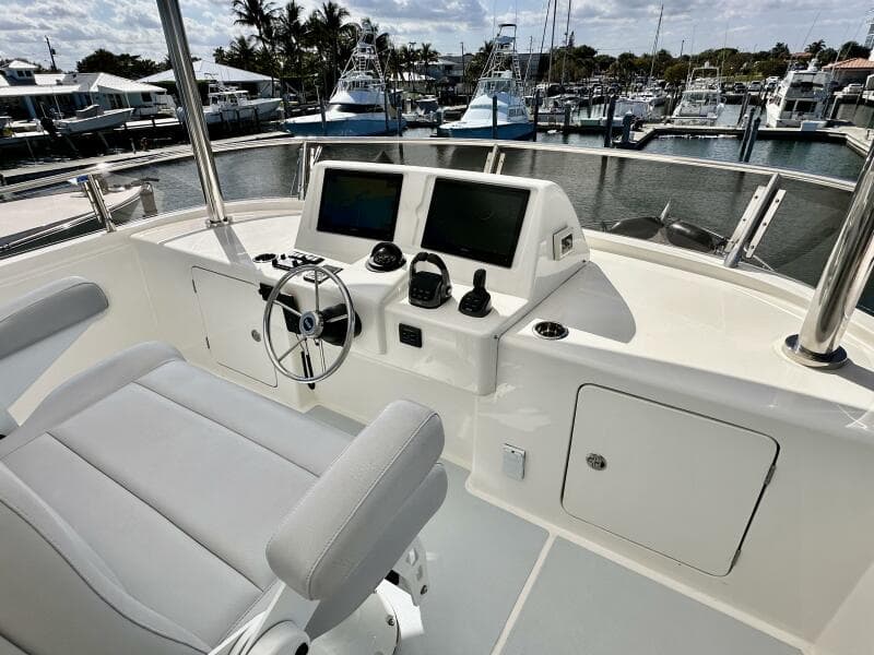 Outer Reef 62 SOUTH  PAWS - Flybridge Helm