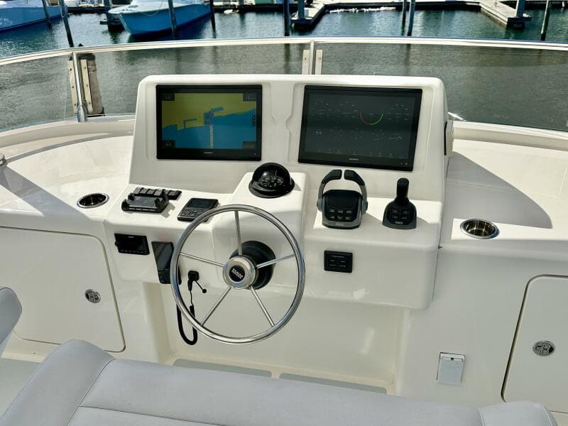 Outer Reef 62 SOUTH  PAWS - Flybridge Helm