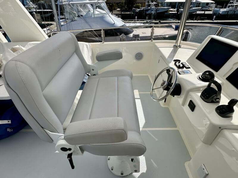 Outer Reef 62 SOUTH  PAWS - Flybridge Helm