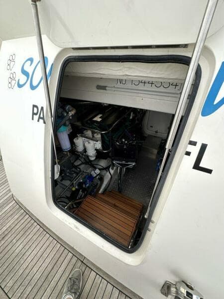 Outer Reef 62 SOUTH  PAWS - Engine Room Lazarette Entry