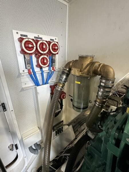 Outer Reef 62 SOUTH  PAWS - Engine Room 