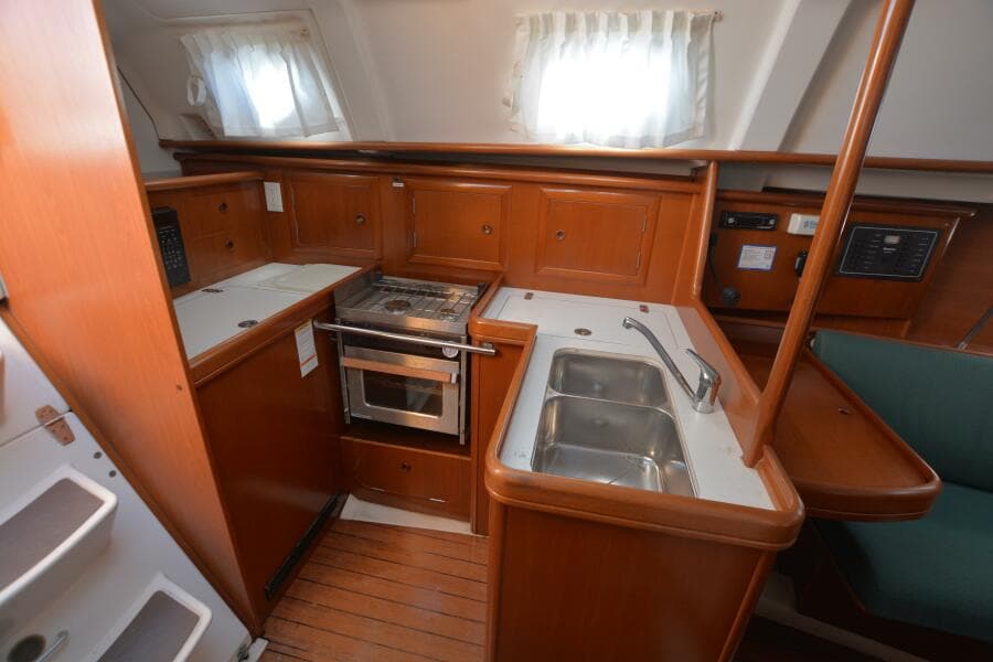 2002 Beneteau Oceanis 331