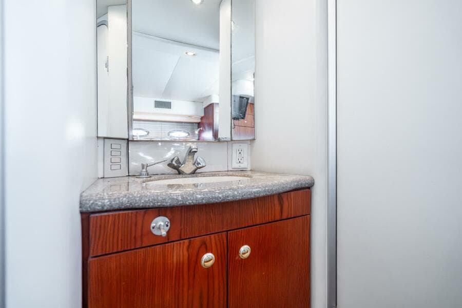 1999 Maxum 4100 SCA Motor Yacht