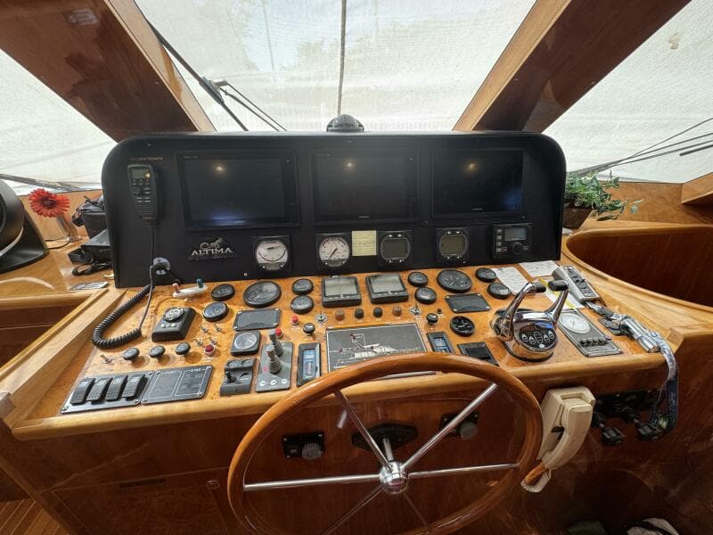 2004 Altima 55 Pilothouse