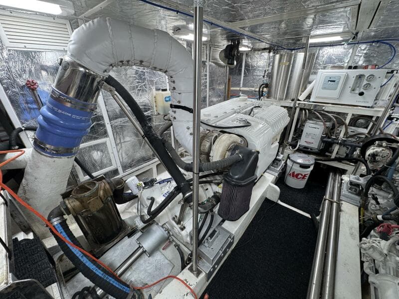 2004 Altima 55 Pilothouse