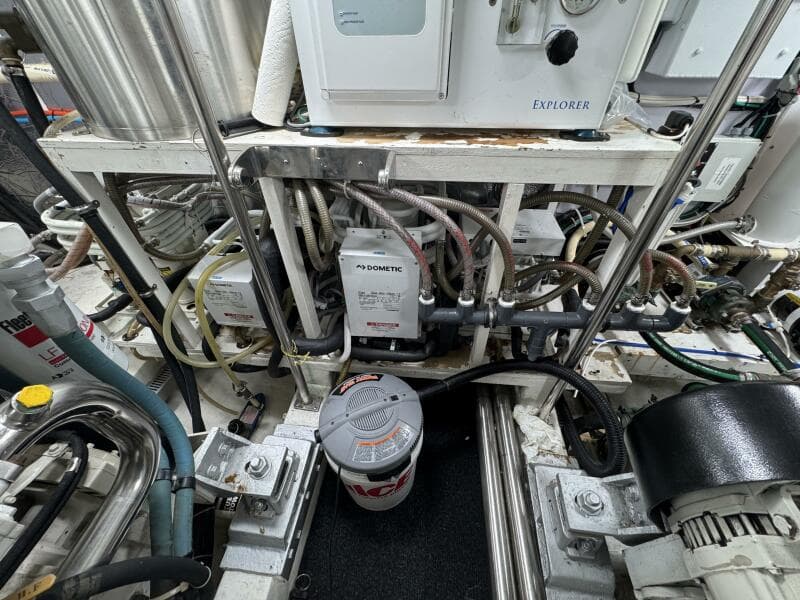 2004 Altima 55 Pilothouse