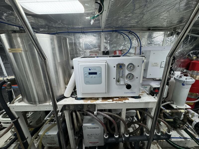 2004 Altima 55 Pilothouse