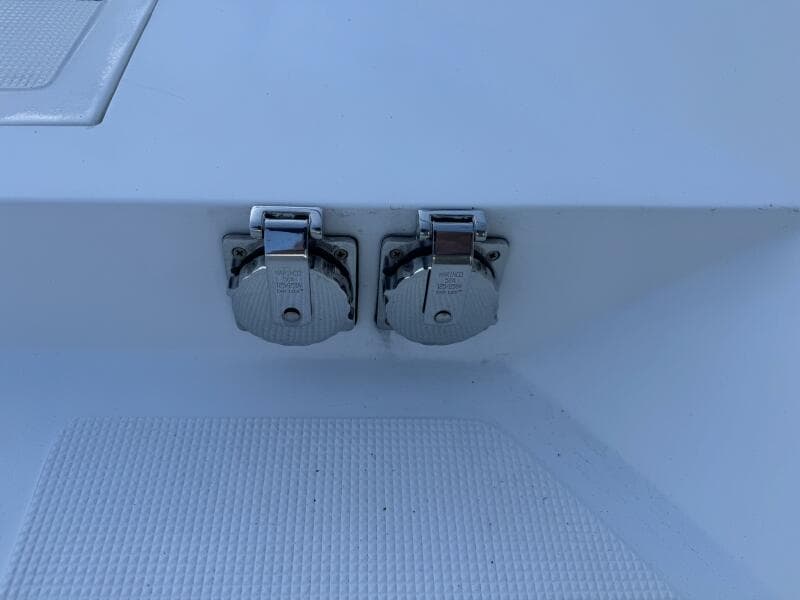 2004 Altima 55 Pilothouse