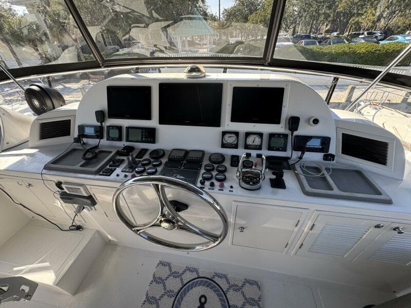 2004 Altima 55 Pilothouse