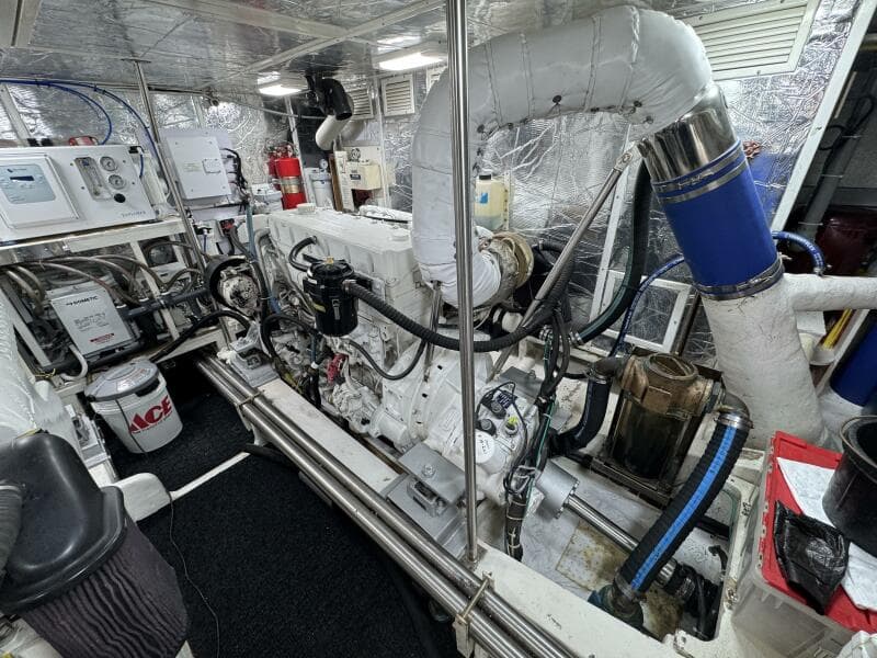 2004 Altima 55 Pilothouse