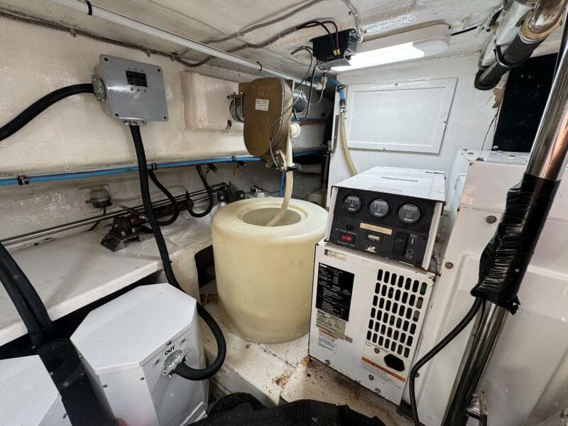 2004 Altima 55 Pilothouse