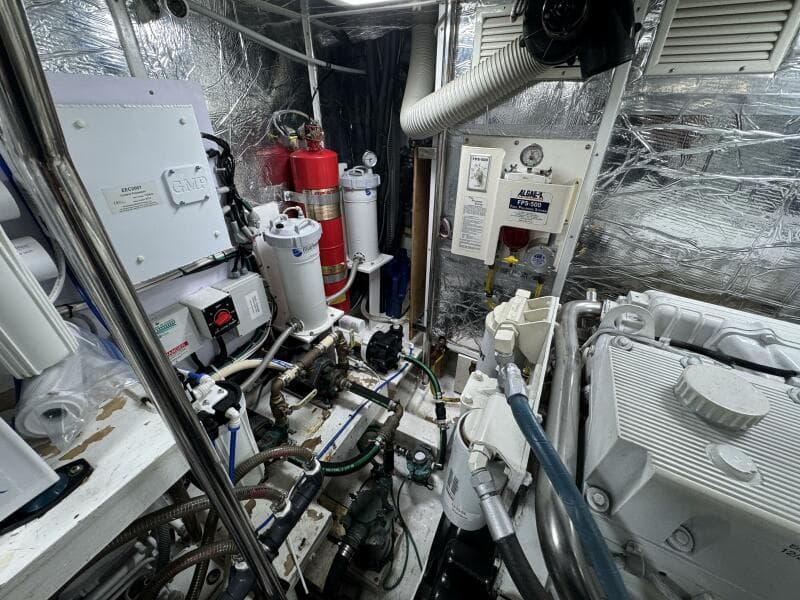 2004 Altima 55 Pilothouse