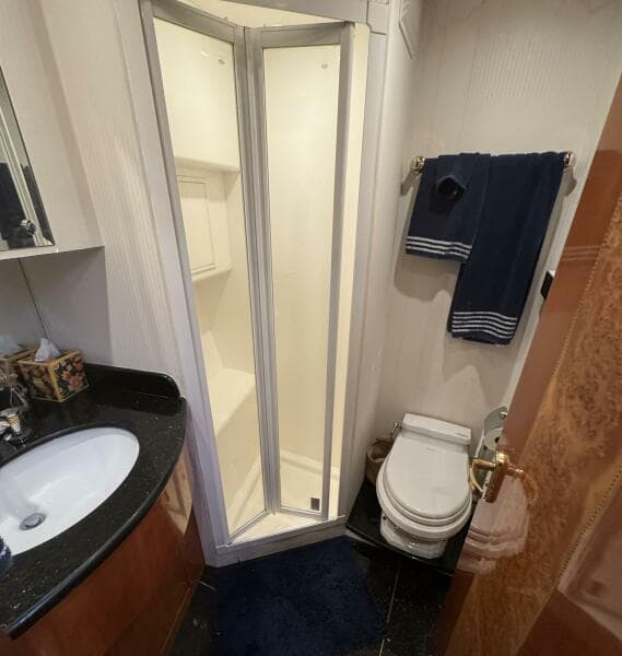 2004 Altima 55 Pilothouse