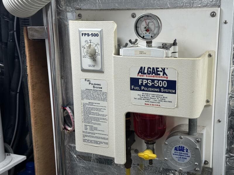 2004 Altima 55 Pilothouse