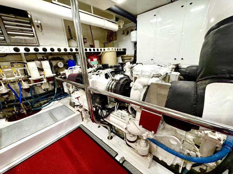 2001 Lazzara Yachts 94 Motor Yacht