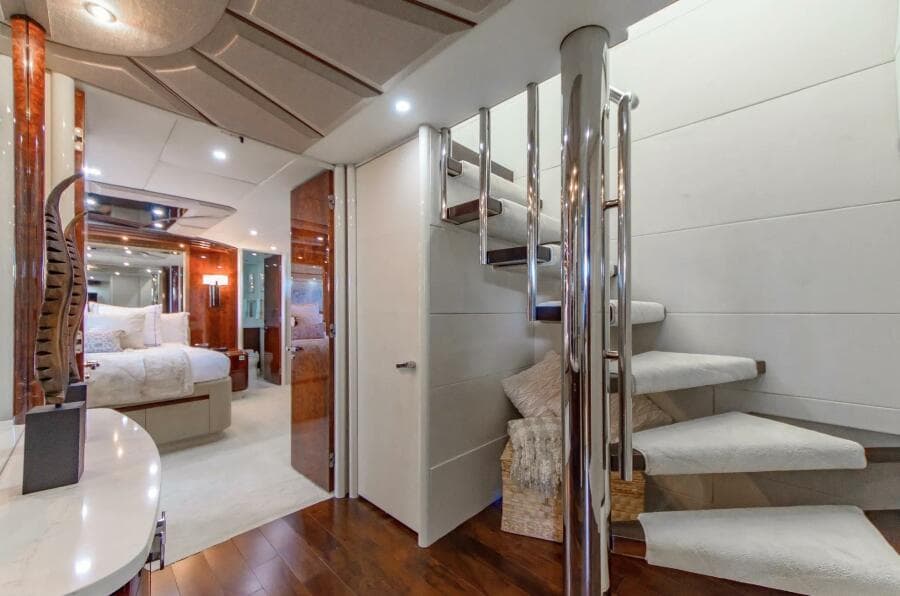 2001 Lazzara Yachts 94 Motor Yacht