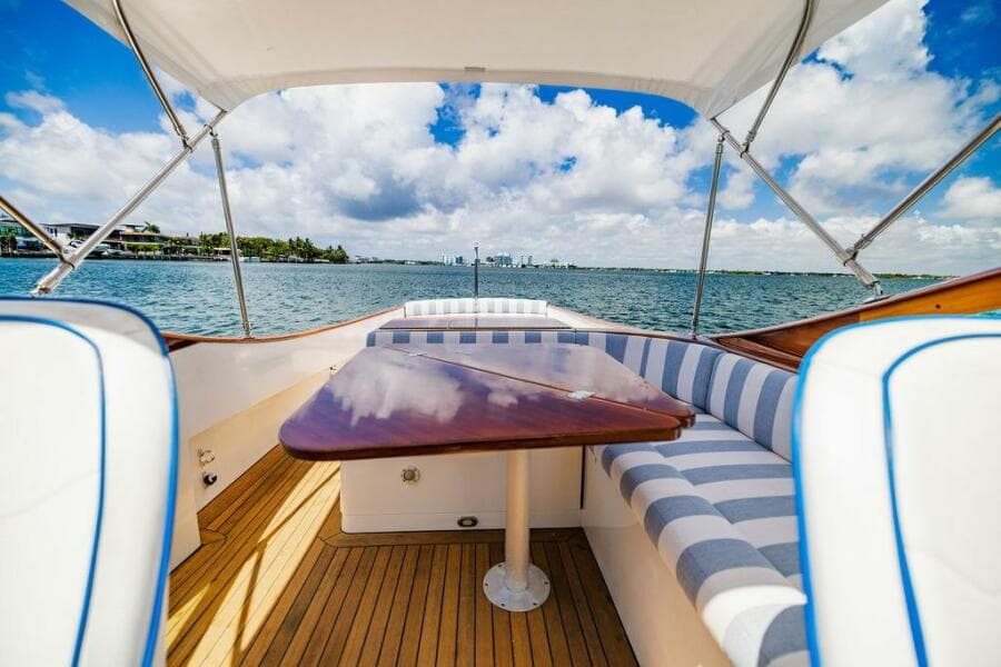 2004 Hinckley Talaria 29 R