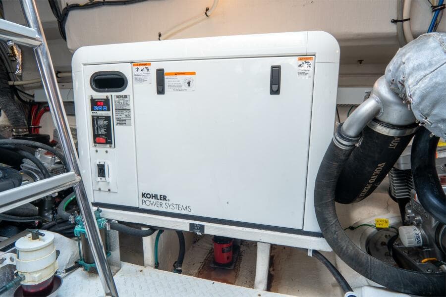 Cruiser Yachts 48   EPIC (28)