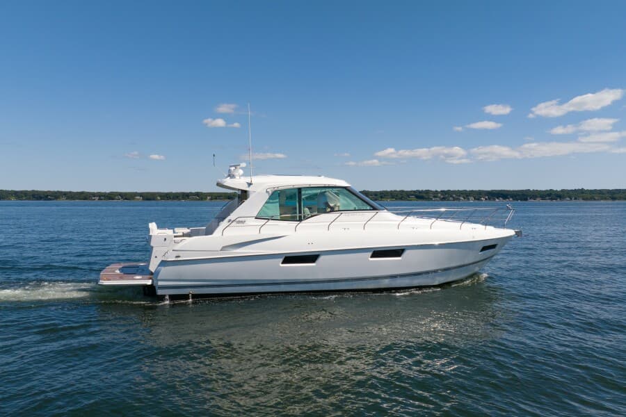 2013 Cruisers Yachts 48 Cantius