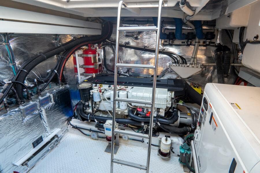 Cruiser Yachts 48   EPIC (27)