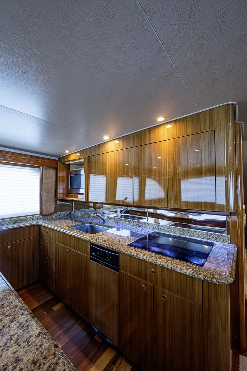 2007 Viking 64 Convertible - Photo 59