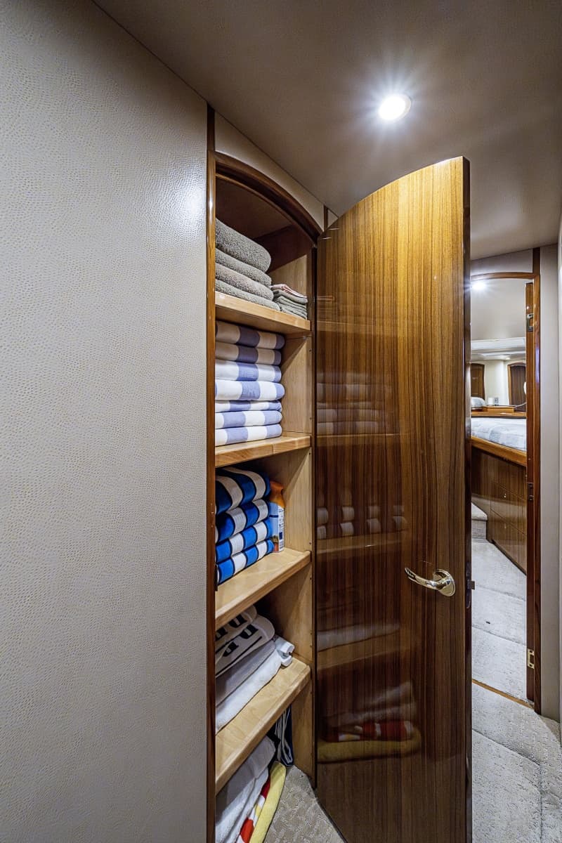 2007 Viking 64 Convertible - Photo 74