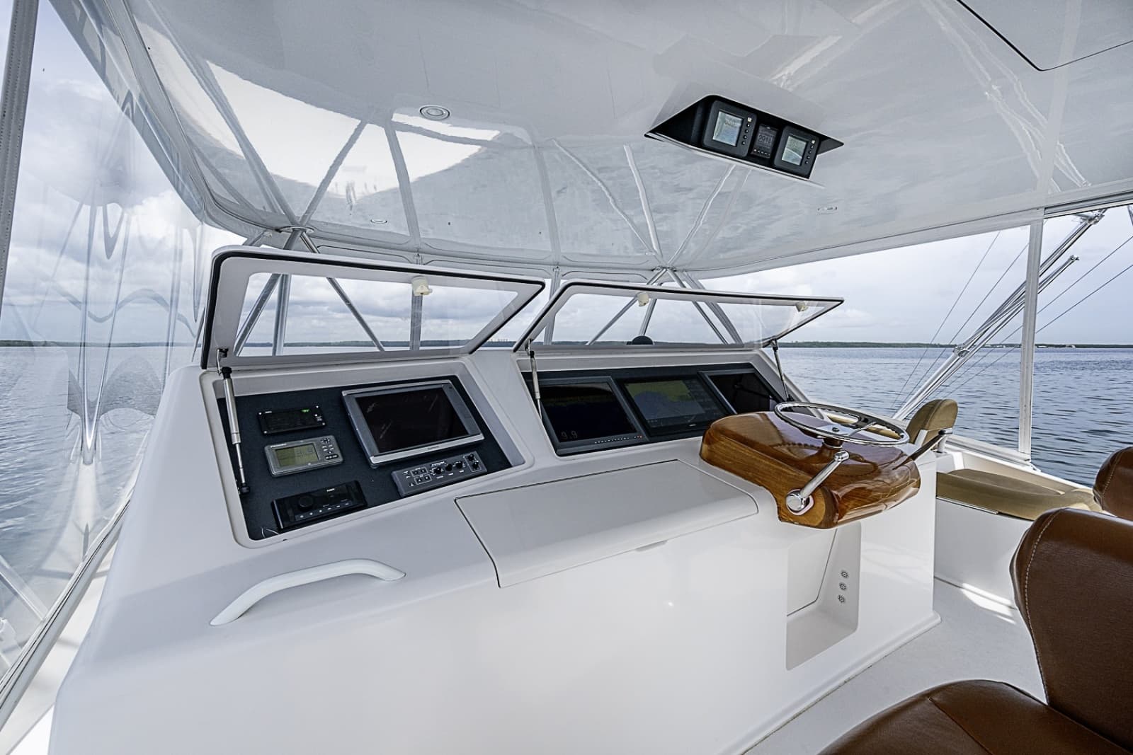 2007 Viking 64 Convertible - Photo 31