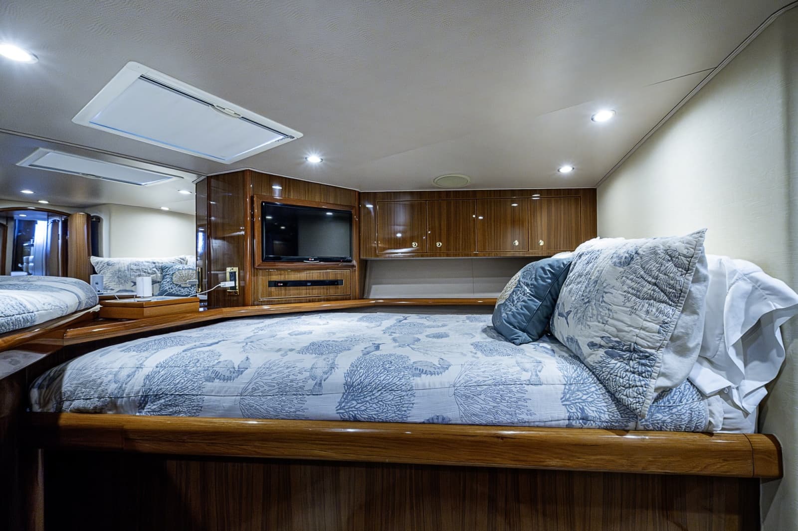 2007 Viking 64 Convertible - Photo 77