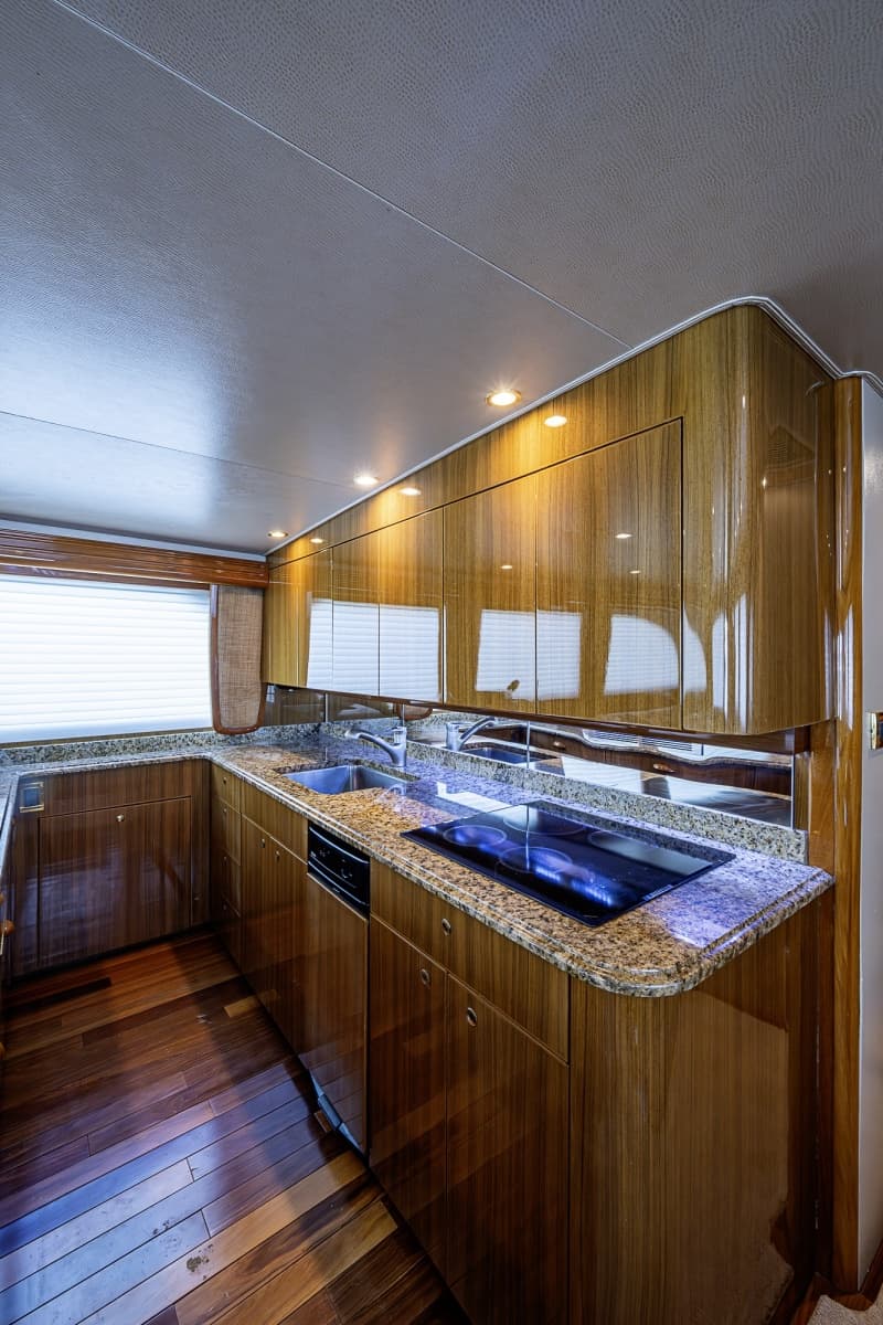 2007 Viking 64 Convertible - Photo 58