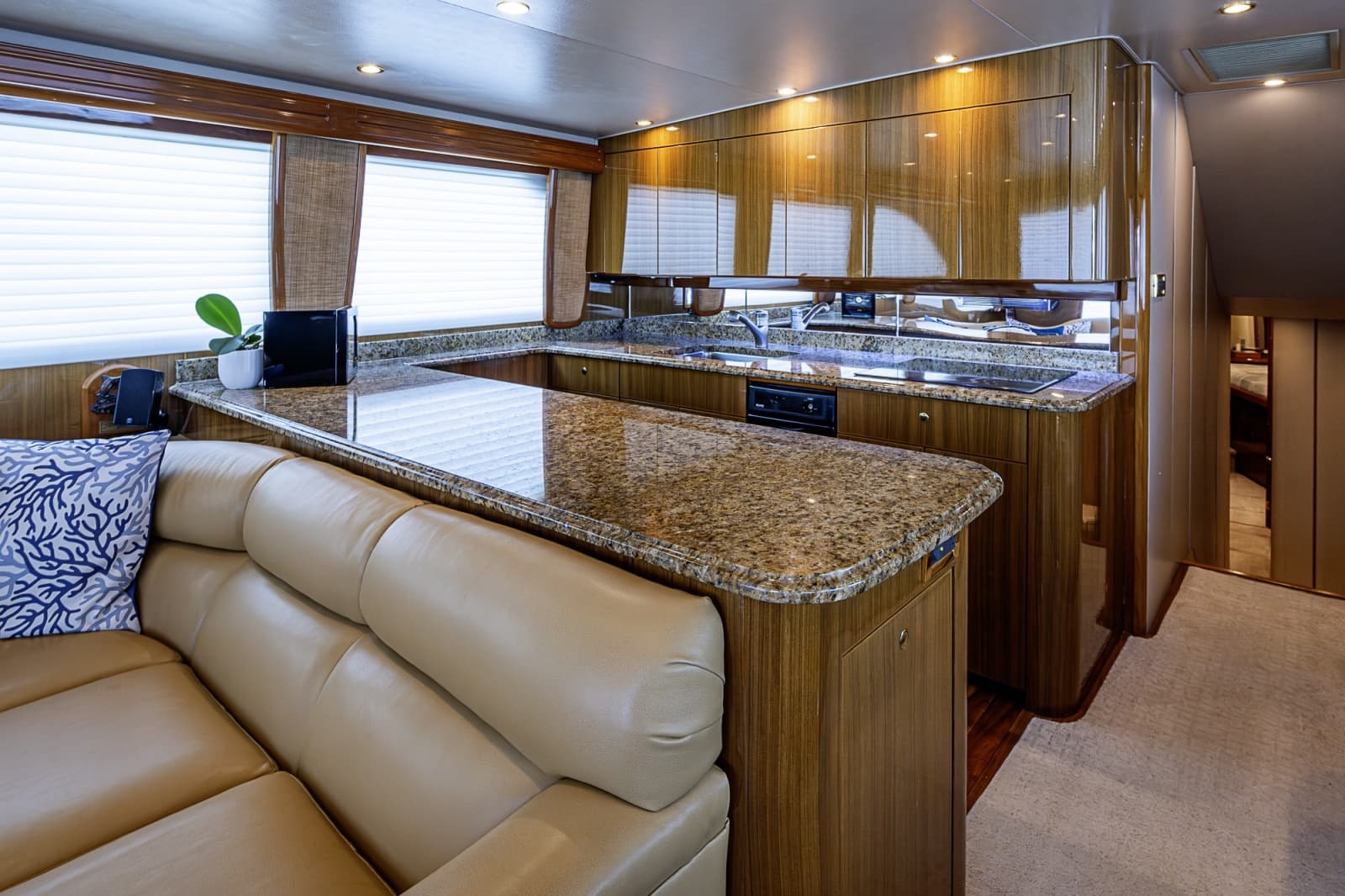 2007 Viking 64 Convertible - Photo 55
