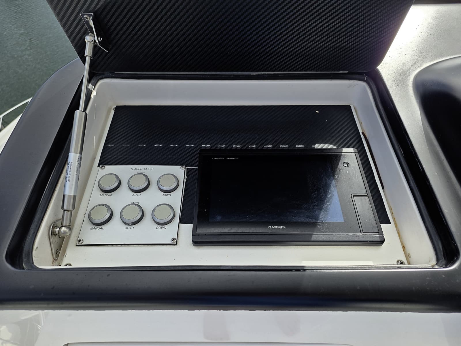 2007 Viking 64 Convertible - Photo 28