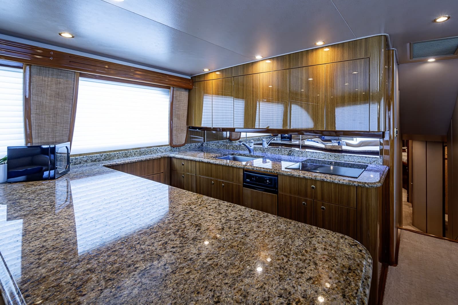 2007 Viking 64 Convertible - Photo 57