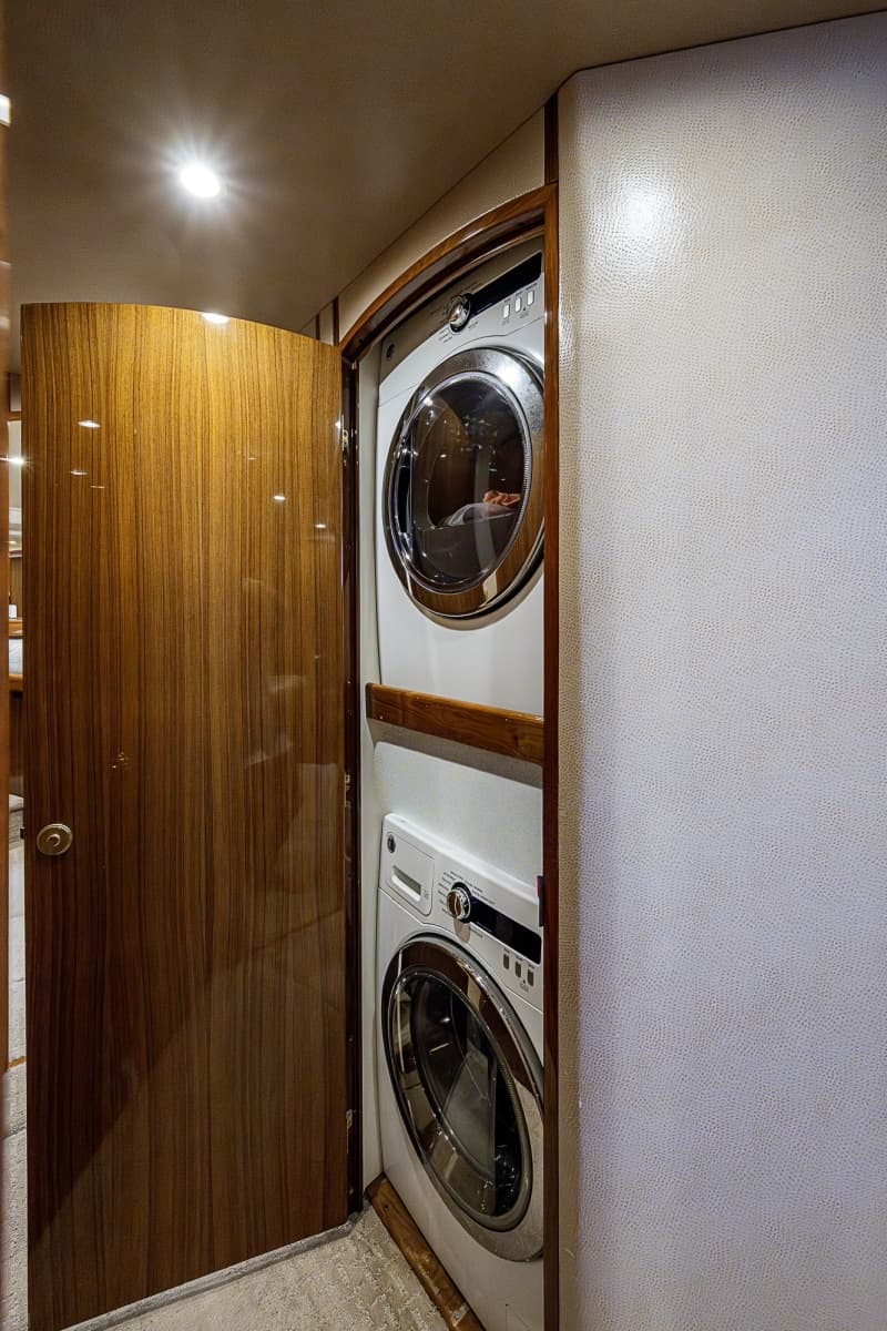 2007 Viking 64 Convertible - Photo 73