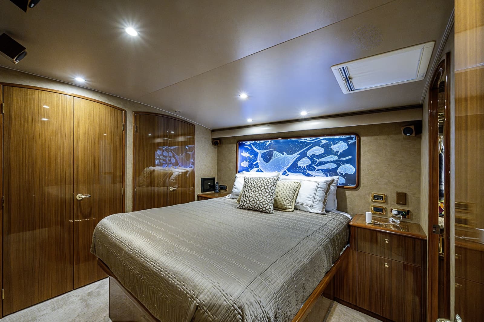2007 Viking 64 Convertible - Photo 63