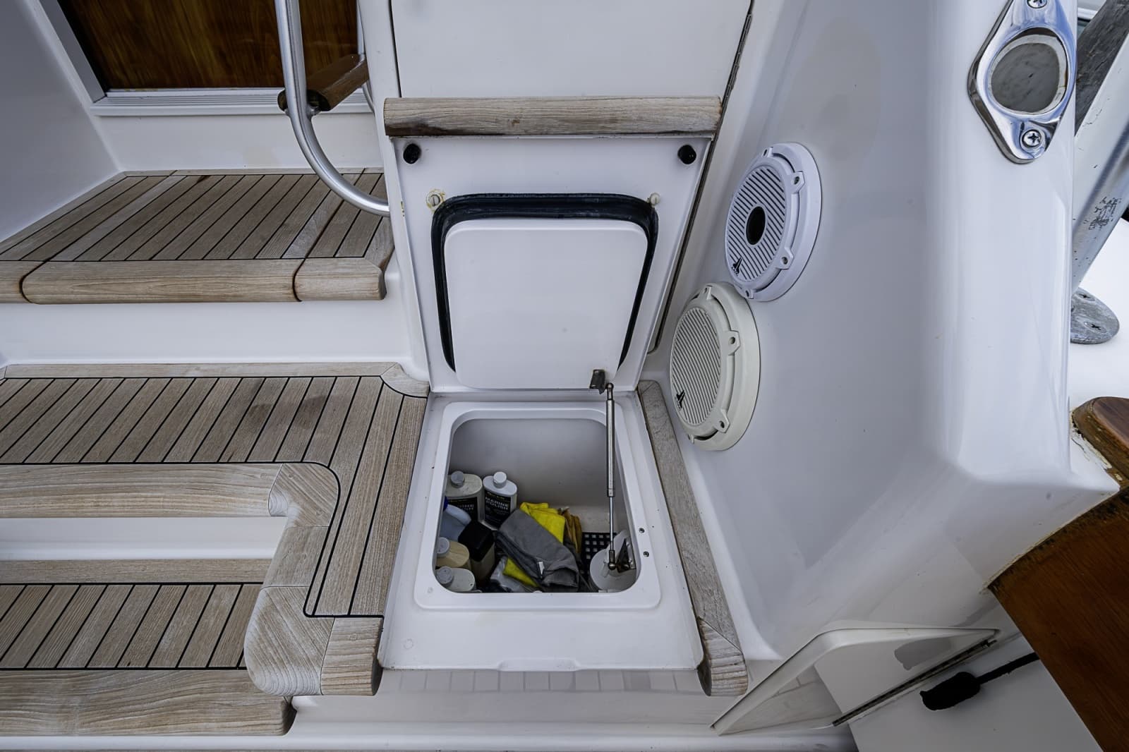 2007 Viking 64 Convertible - Photo 19
