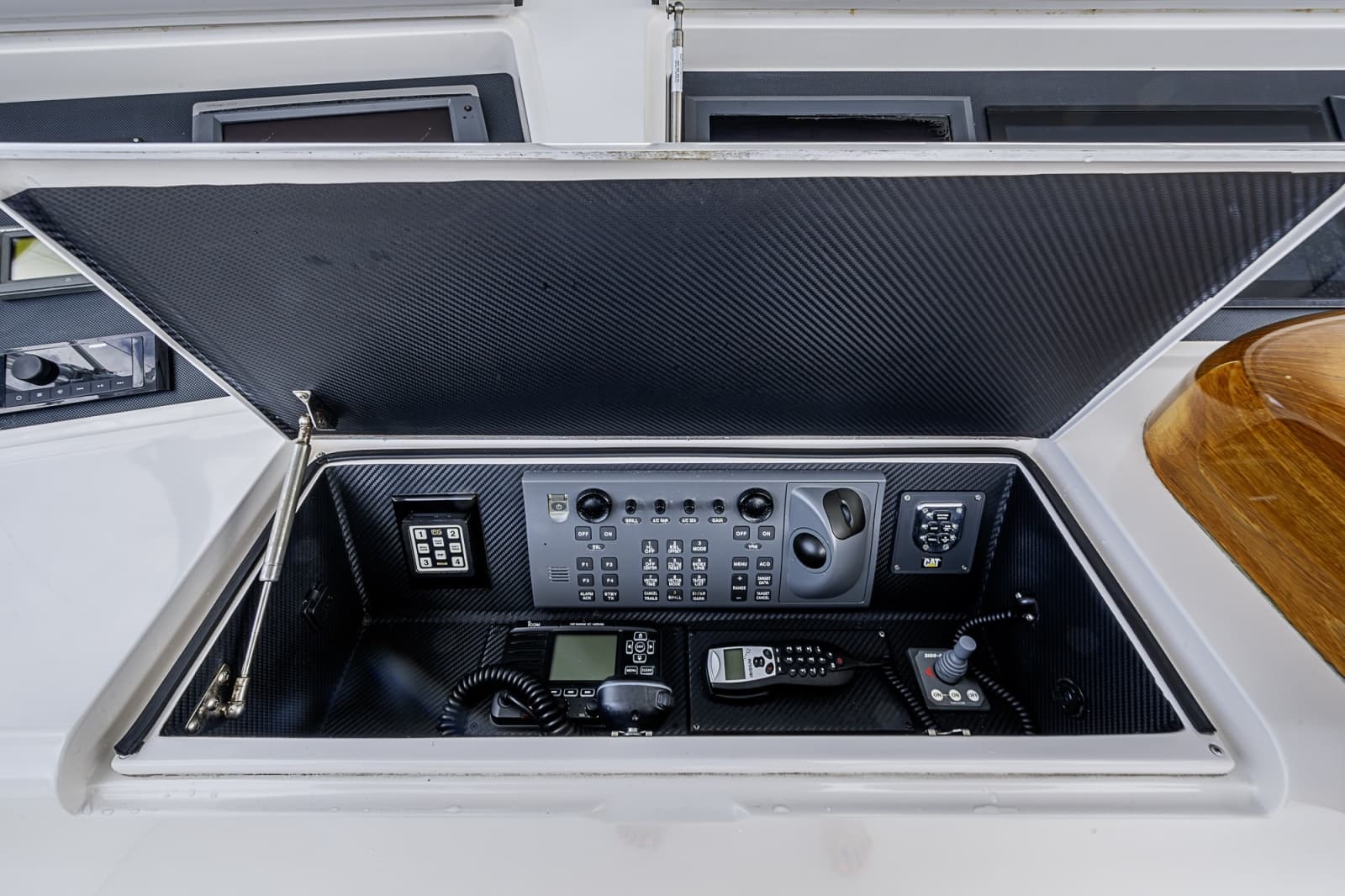 2007 Viking 64 Convertible - Photo 34