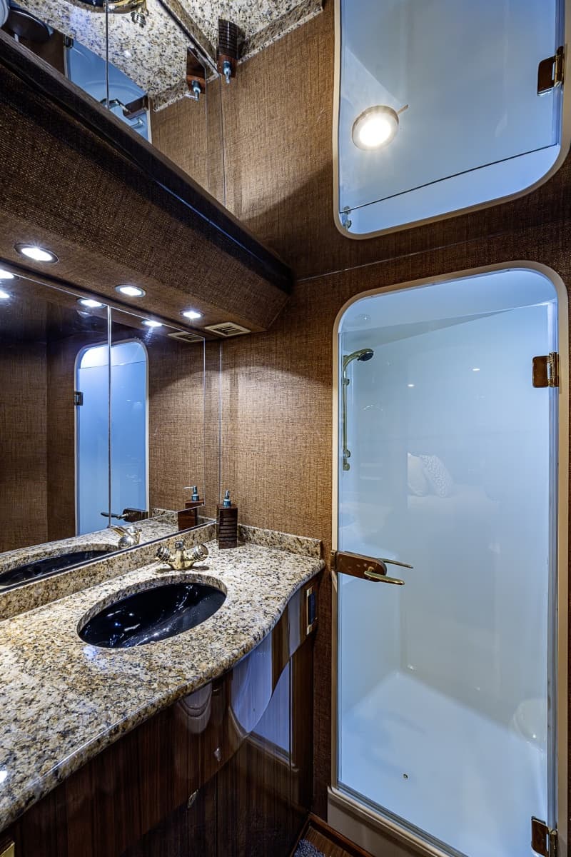 2007 Viking 64 Convertible - Photo 69