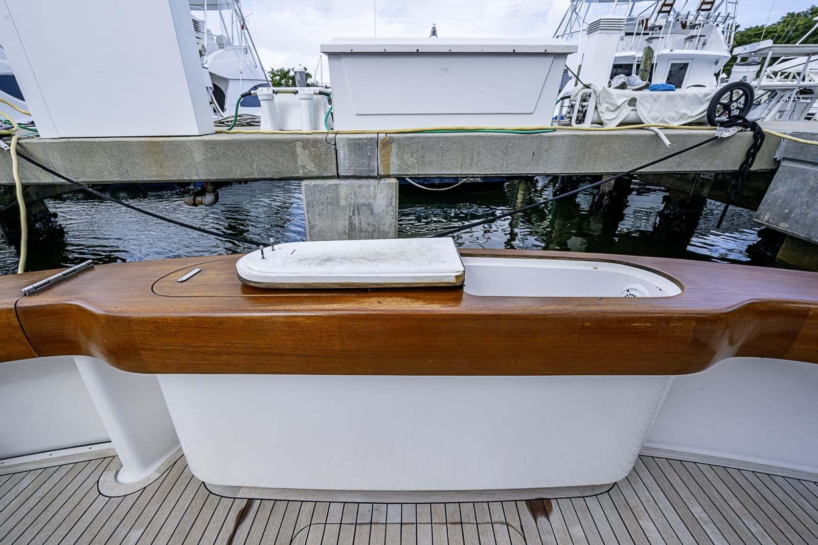 2007 Viking 64 Convertible - Photo 21